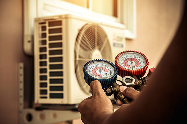 Professional Hvac technician working in Grafton, IL